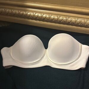 Elegant White Strapless Bra